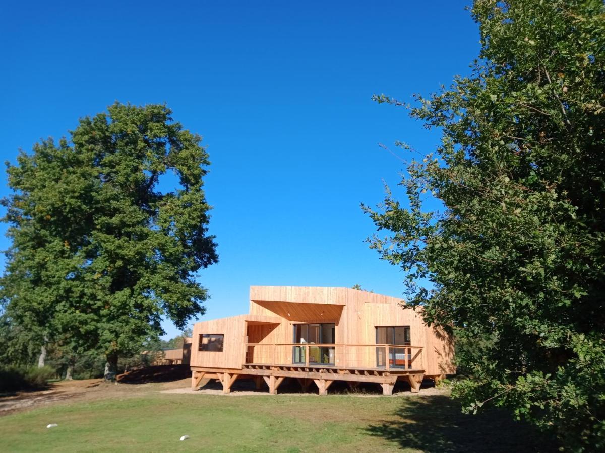 Les Lodges Du Golf De La Marterie Saint-Félix-de-Reillac-et-Mortemart エクステリア 写真
