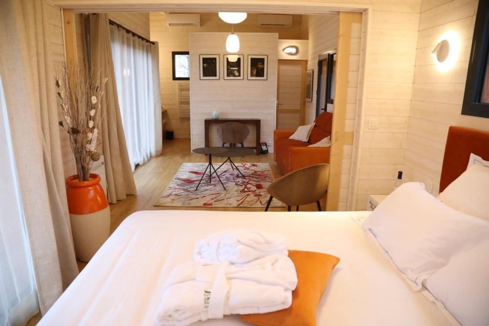 Les Lodges Du Golf De La Marterie Saint-Félix-de-Reillac-et-Mortemart エクステリア 写真