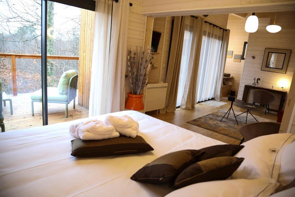 Les Lodges Du Golf De La Marterie Saint-Félix-de-Reillac-et-Mortemart エクステリア 写真