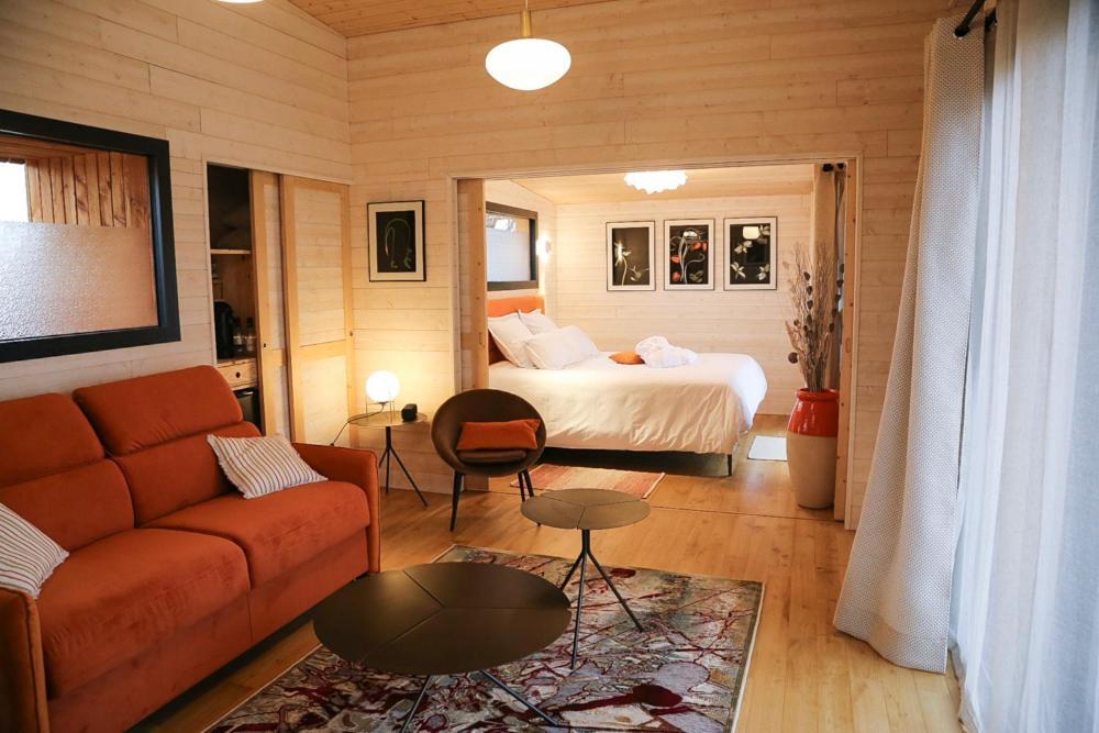 Les Lodges Du Golf De La Marterie Saint-Félix-de-Reillac-et-Mortemart エクステリア 写真