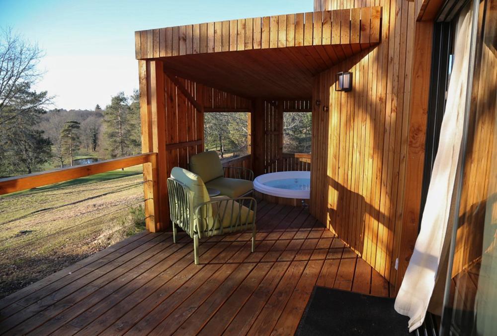 Les Lodges Du Golf De La Marterie Saint-Félix-de-Reillac-et-Mortemart エクステリア 写真