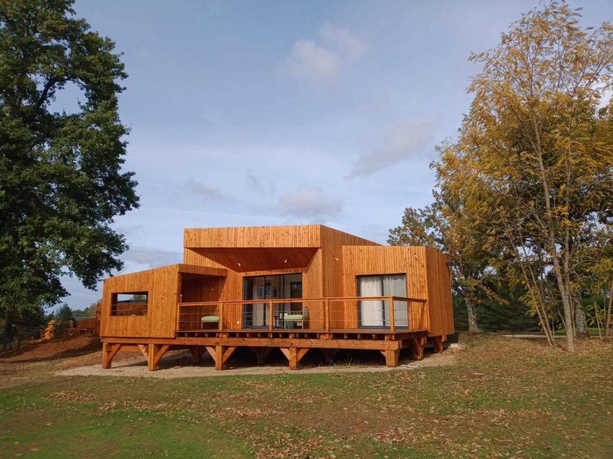 Les Lodges Du Golf De La Marterie Saint-Félix-de-Reillac-et-Mortemart エクステリア 写真